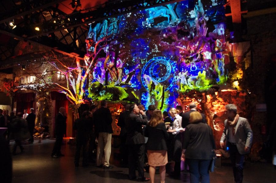 Jeu de la licorne du Théâtre du Merveilleux à l'occasion d'une soirée événementielle