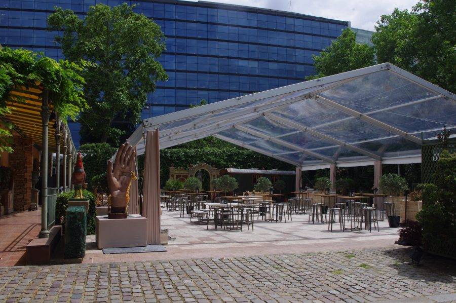 Théâtre de Verdure - piazza avec tente